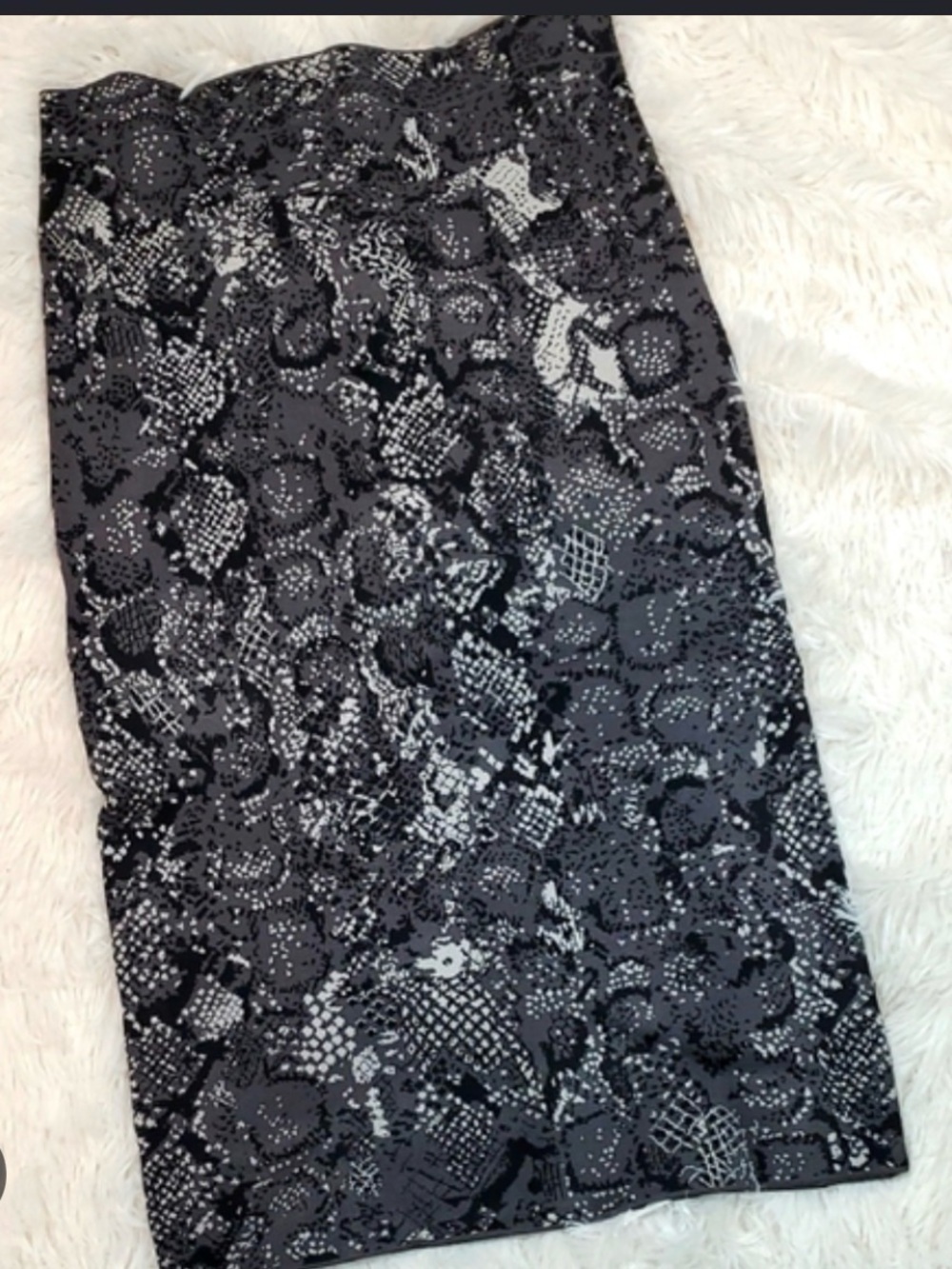 BCBGMaxAzria Black and Gray Snake-Print Pencil Skirt
